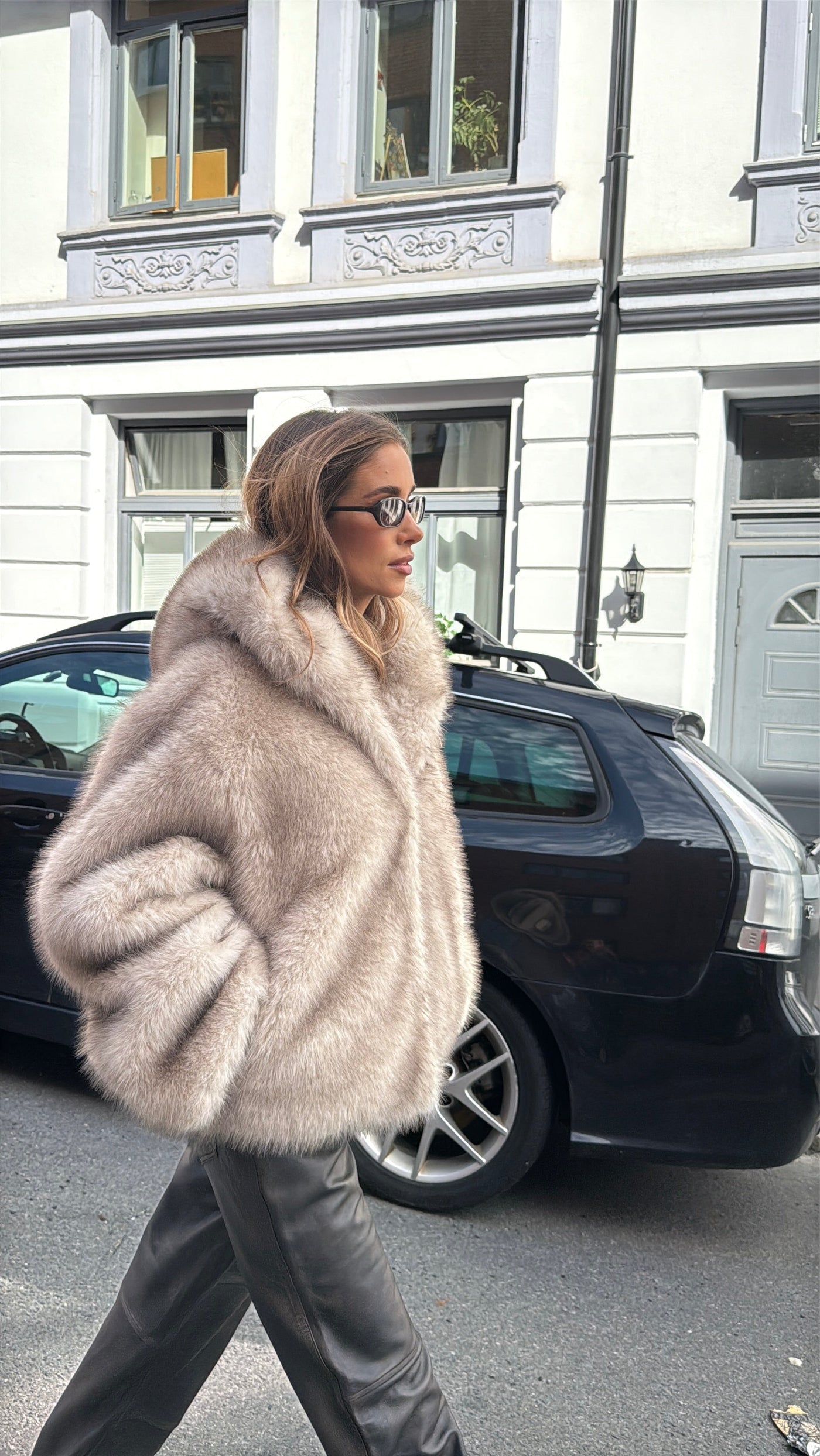Astrid Fuskepelsjakke – Beige