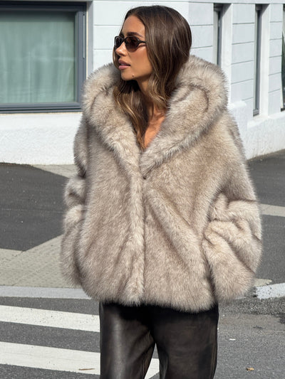 Astrid Fuskepelsjakke – Beige