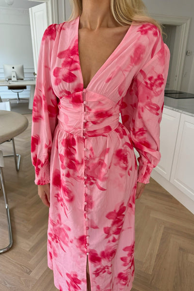 Adel Kjole – Abstrakt Rosa Blomsterprint